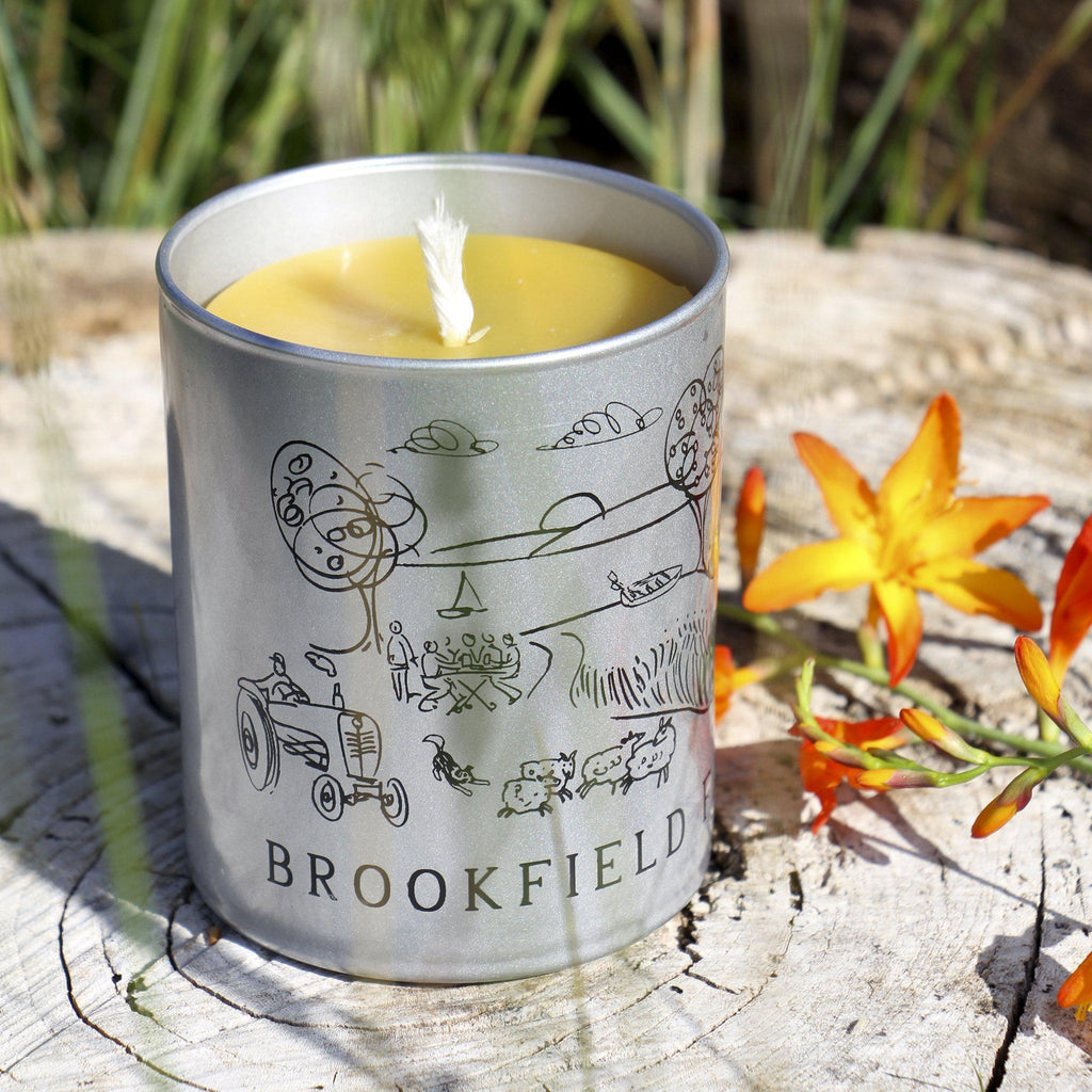 Handpoured Beeswax Candle in Printed Glass 27 cl - Brookfield Farm